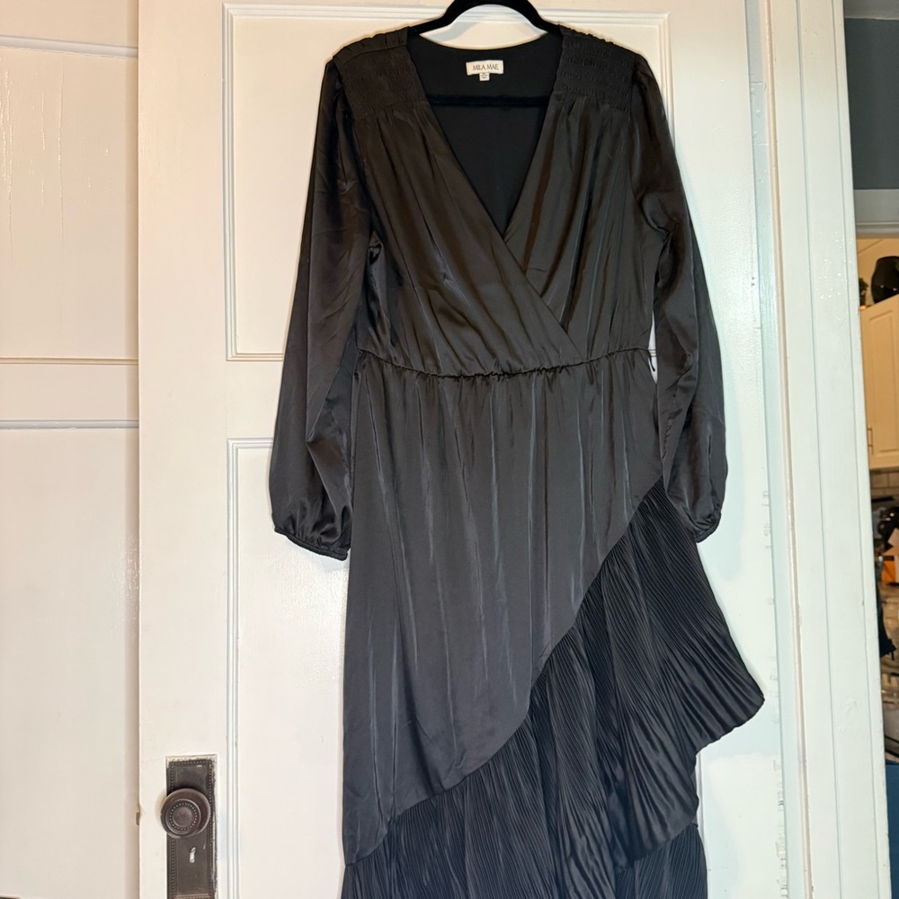 Mila Mae Elegant Black Pleated Detail Dress
